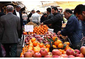 توزیع میوه و گوشت در شهرستان رزن برای تنظیم بازار