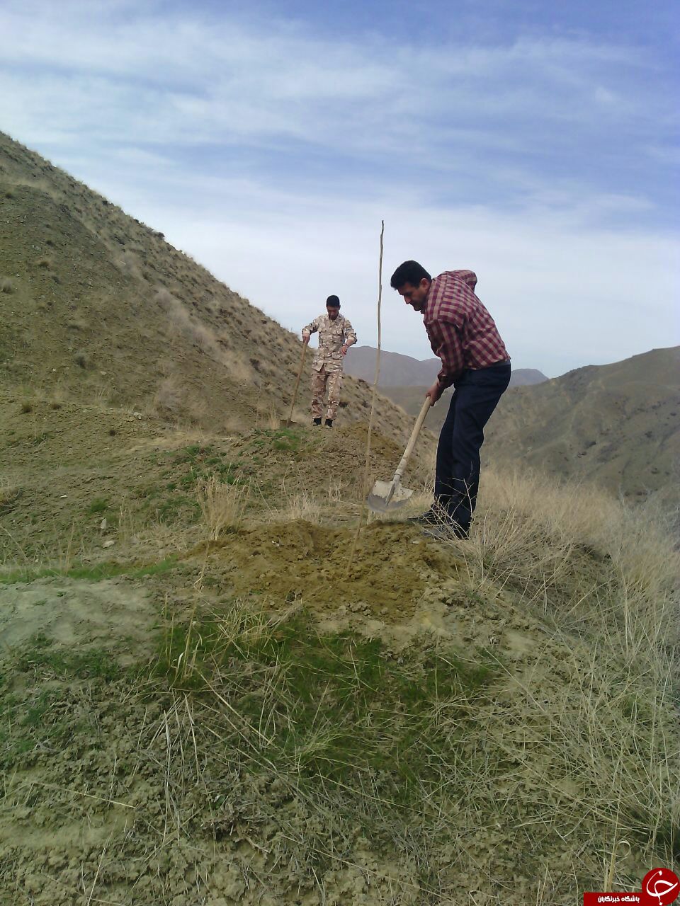 گرامیداشت روز درخت&zwnj;کاری در روستای کندر + تصاویر