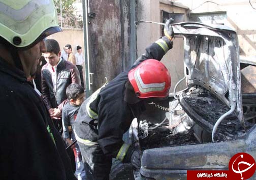 سه مجروح بر اثر آتش سوزی خودرو در حیاط منزل + تصاویر
