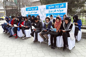 با کتاب به جنگ تفنگ برویم!