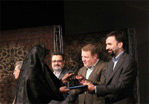 قالیباف چهارمحالی برگزیده چهارمین جشنواره گره زرین ایران
