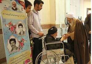 تجلیل آیت الله جوادی آملی از پدر شهیدان صحفی
