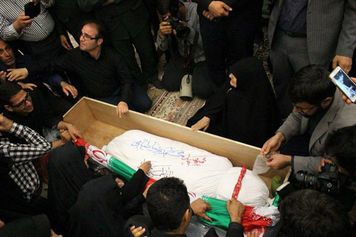 وداع خانواده محمد رضا طبایی با فرزند شهیدشان