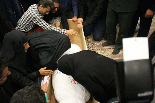 وداع خانواده محمد رضا طبایی با فرزند شهیدشان