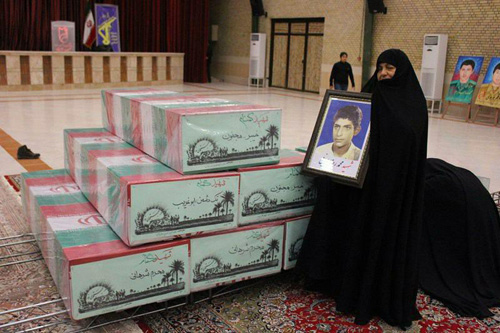 وداع خانواده محمد رضا طبایی با فرزند شهیدشان