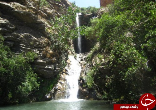 آبشاریی از دل کوه های زاگراس