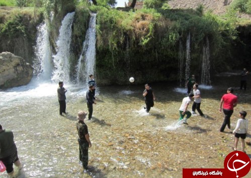 آبشاریی از دل کوه های زاگراس