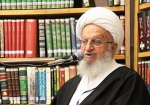 کاشت نهال از سوی آیت الله العظمی مکارم شیرازی در هفته درختکاری