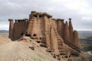 جاذبه های شگفت انگیز در دل ماهنشان
