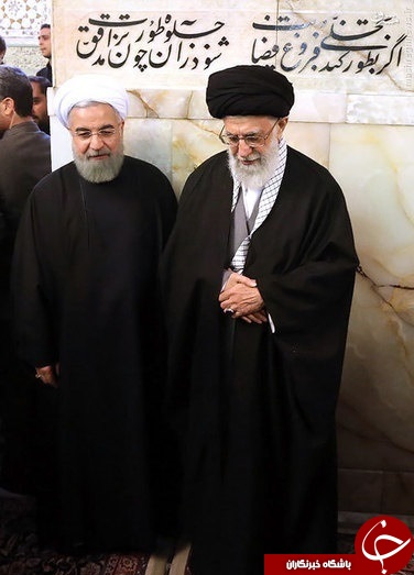 عکس یادگاری رئیس جمهور و رهبری در حرم رضوی