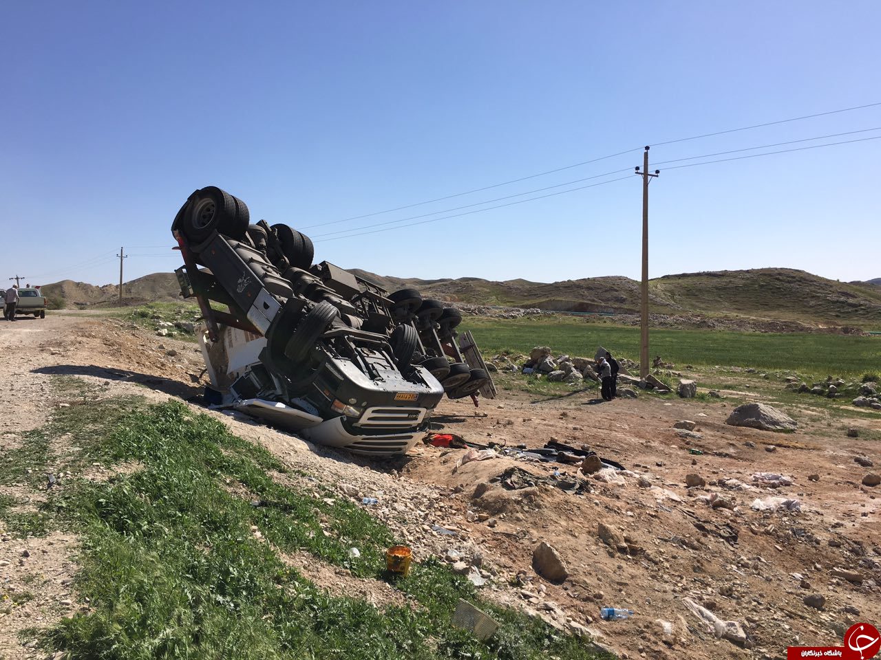 واژگونی تریلی در محور اهواز به ایلام + تصاویر