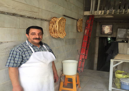 نانوایی که به نیازمندان نان رایگان می دهد