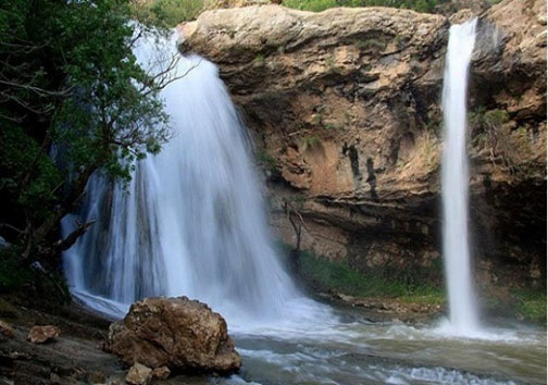 آبشاری در دامنه هشتادپهلوی لرستان