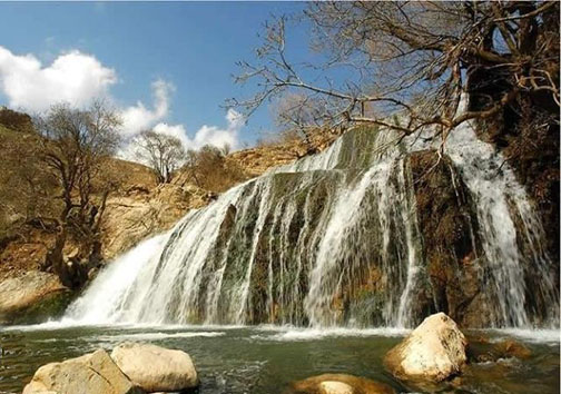 آبشاری در دامنه هشتادپهلوی لرستان