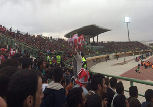 حواشی بازی پرسپولیس-صبا از روی سکو + فیلم