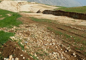 تخریب زمینهای کشاورزی با عبور خط لوله گاز! + فیلم