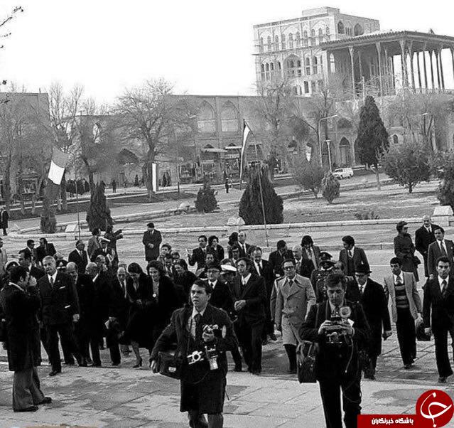 حرم امام رضا (ع) در دهه 50 /پیک غذا در تهران قدیم/نخستین عکس از سیاره مریخ/توپخانه تهران در دهه40