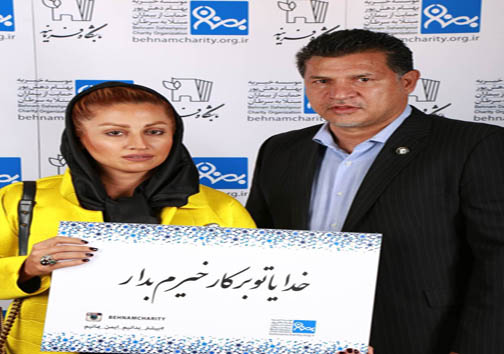 عکس/ علی دایی و همسرش در کنار کارگردان زن معروف