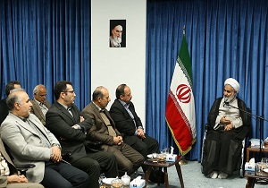 دیدار شهردار و شورای شهر با نماینده ولی فقیه در استان