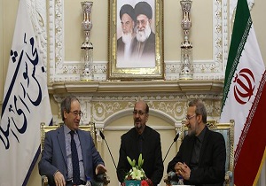 ملت سوریه با پایداری و مقاومت شرایط بحرانی و حساس راپشت سر می‌گذارد
