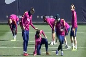 فیلم هجوم جیمی جامپ ها به تمرین بارسا