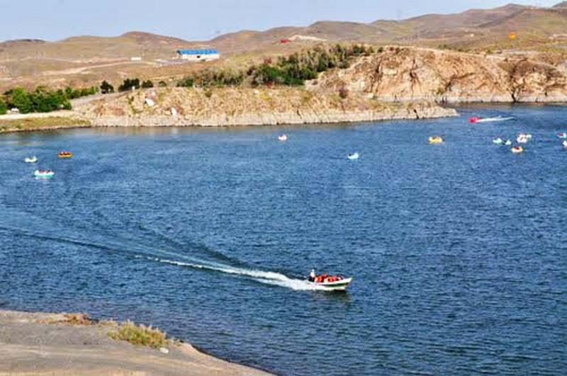 بند گلستان با دره‌های سرسبزومواهب طبیعی درمشهد