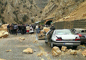 خطر ریزش سنگ در هراز