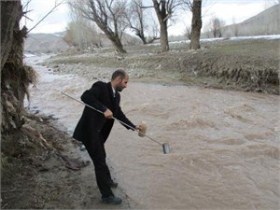 نمونه برداری از رودخانه زنگمار در ماکو