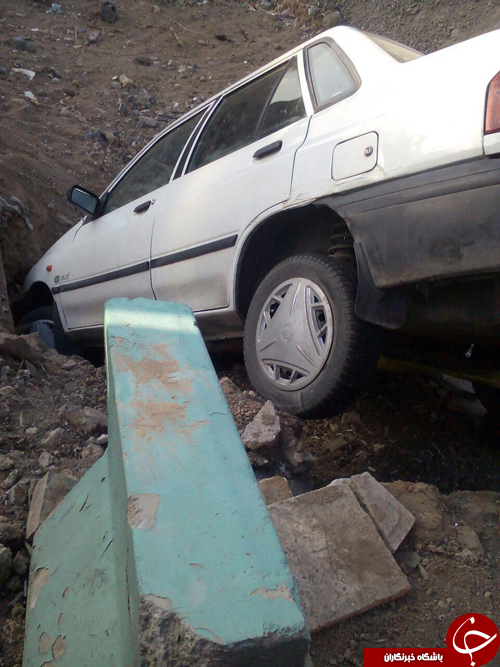واژگونی دو خودرو بدون تلفات+ تصاویر