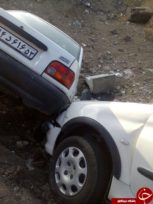 واژگونی دو خودرو بدون تلفات+ تصاویر