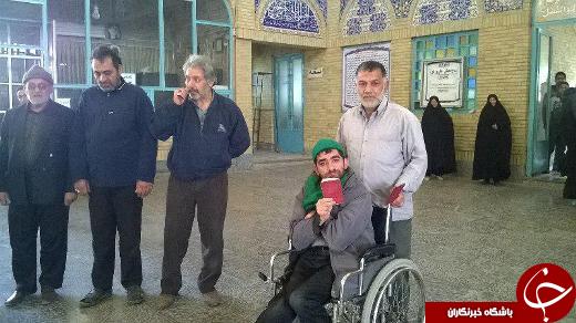 حضورمردم یک ساعت قبل از شروع انتخابات پشت درب حوزه انتخاباتی + تصاویر