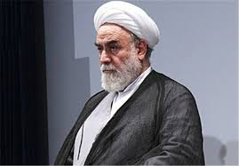 آیت&lrm;الله گلپایگانی رای خود را به صندوق انداخت