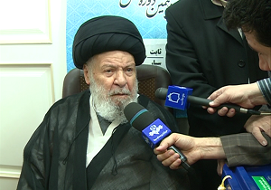 آیت الله موسوی اردبیلی رای خود را به صندوق انداختند