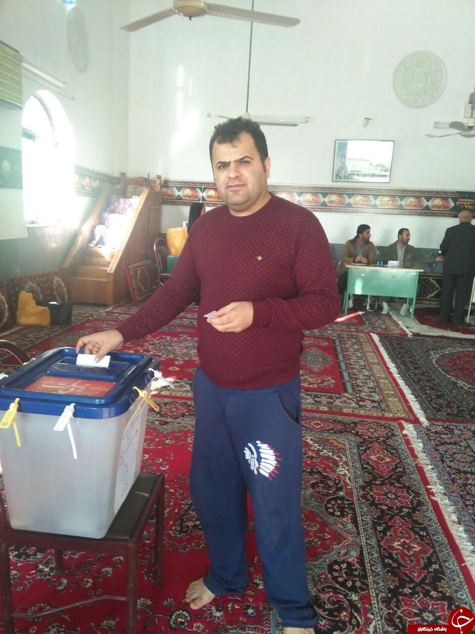 رأی دادن یک خانواده از دو نسل + تصاویر