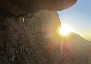 مردمانی که همچون بیستونشان استوارند
