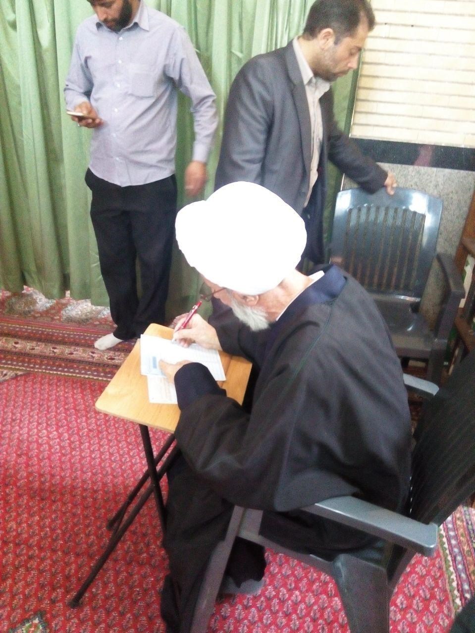 آیت&zwnj;الله مصباح یزدی در شهرک شهید محلاتی رای داد + تصاویر