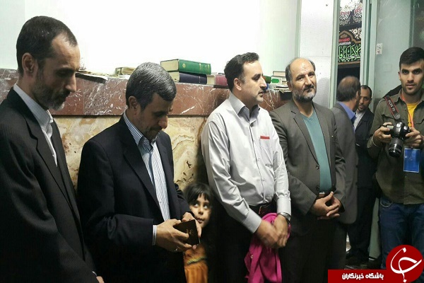 دکتر احمدی نژاد در صف رای دهندگان