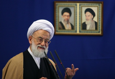 آیت&zwnj;الله امامی کاشانی در حرم امام&zwnj;زاده صالح رای خود را به صندوق انداخت