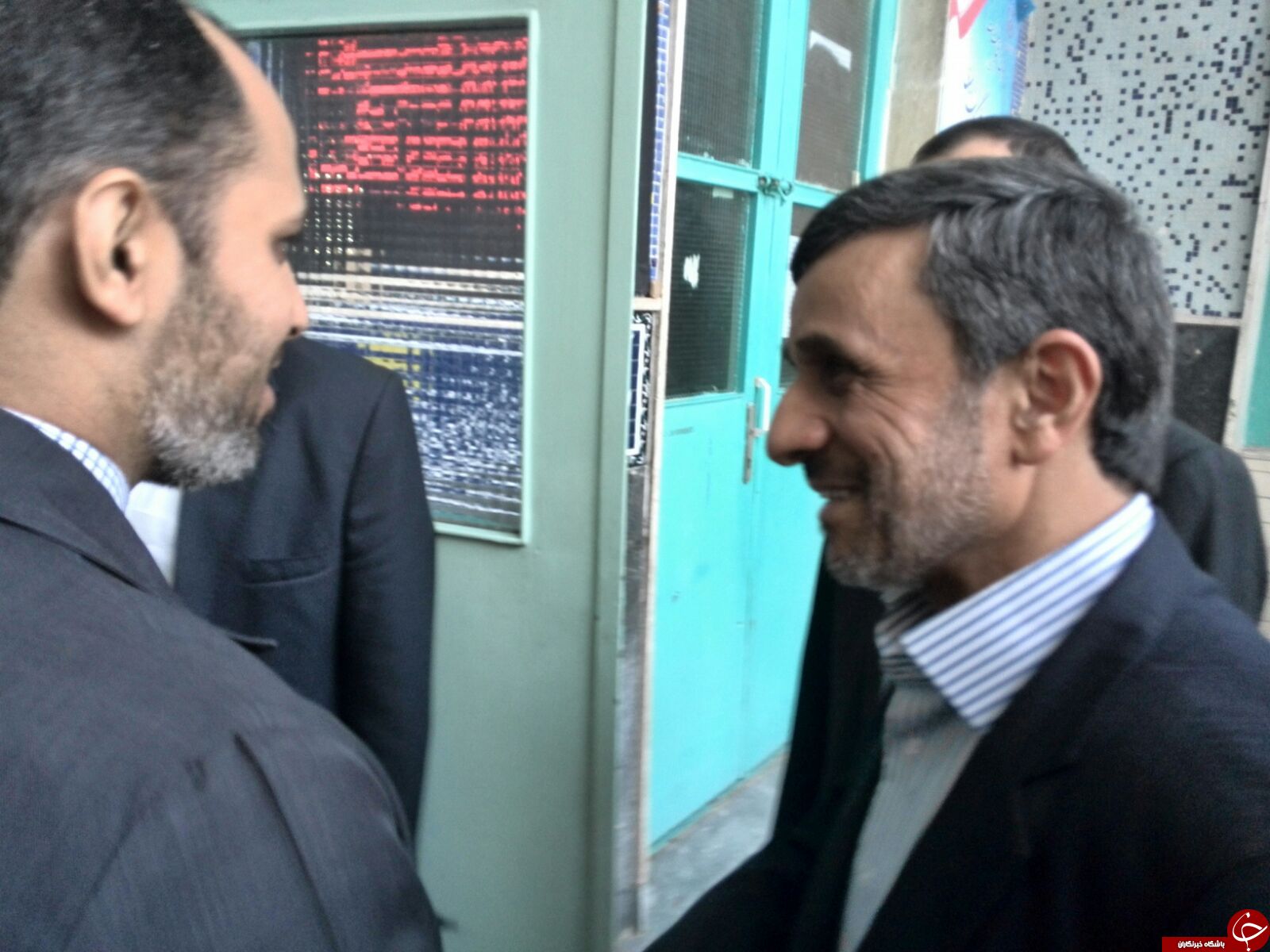 چه کسی احمدی&zwnj;نژاد را در حوزه انتخابیه نارمک همراهی کرد؟