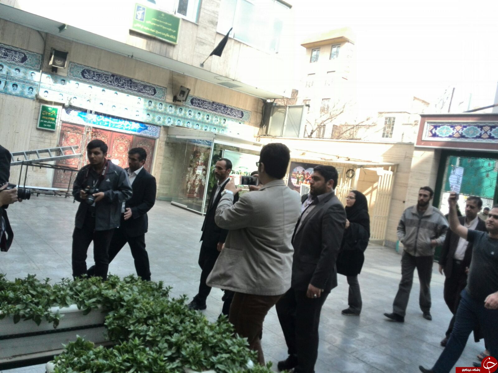 چه کسی احمدی&zwnj;نژاد را در حوزه انتخابیه نارمک همراهی کرد؟