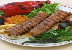 نظارت کارشناس بهداشتی در آبادان بر پخت و توزیع غذای انتخابات