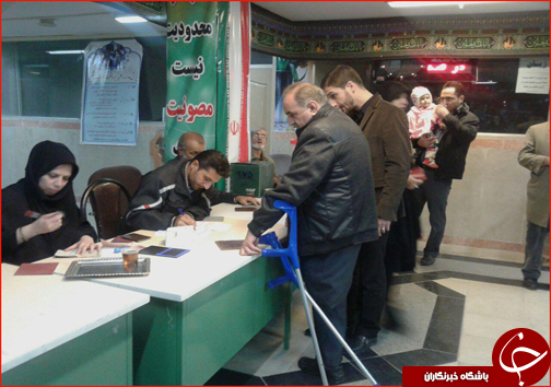 صف های اخذ رای همچنان طولانی