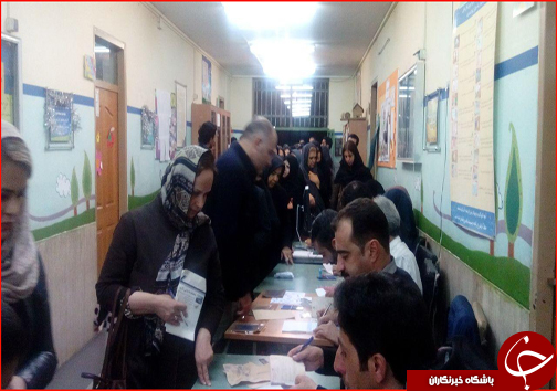 صف های اخذ رای همچنان طولانی