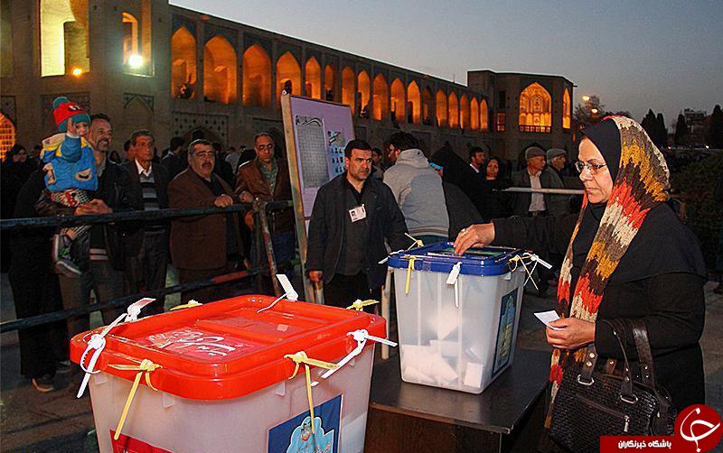 صف های اخذ رای همچنان طولانی