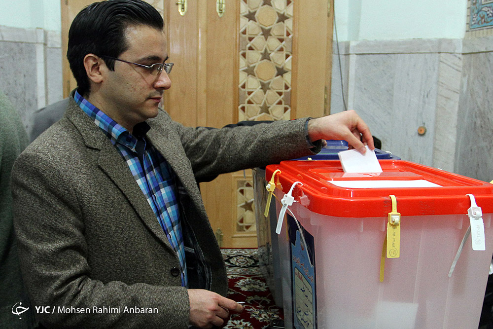 تمدید مهلت رای گیری تا ساعت 23 /بیش از یک میلیون مشهدی رای خود را به صندوق انداختند