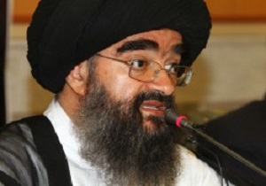 غربی‌ها از عرفان شرق مى‌گویند تا قرآن و عترت را کنار بزنند.