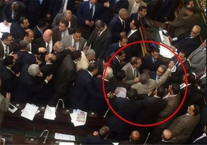 نماینده پارلمان مصر:حمله با کفش به عکاشه ضربه‌ای به رژیم صهیونیستی بود