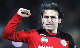فوتبالیستی که بلد نیست با پولهایش بنز و مازراتی وارد کند!
