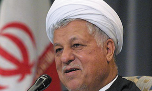 یک حضور و چندین واکنش/ از تشکیل زنجیره انسانی تا پلاکاردهایی با تصاویر مهدی هاشمی و مسأله فساد اقتصادی