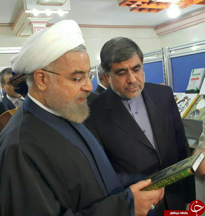 بازدید ریس جمهور از غرفه های نمایشگاه کتاب+عکس